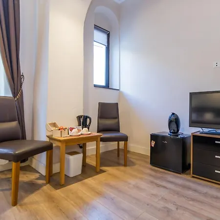 Oliver House Apartment